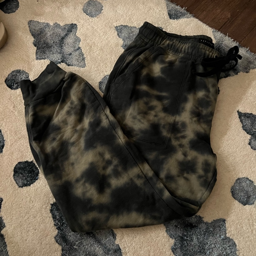 Sanctuary Black and Tan Tie-Dye Joggers